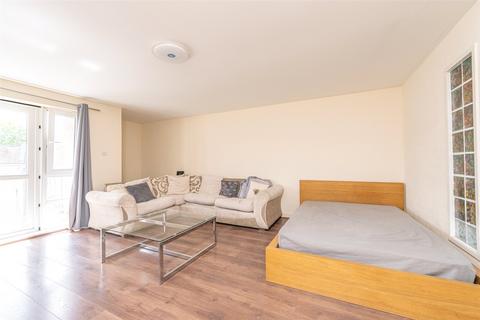 25/23 Brunswick Road, Edinburgh, EH7 5GY