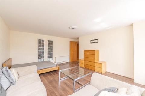 25/23 Brunswick Road, Edinburgh, EH7 5GY