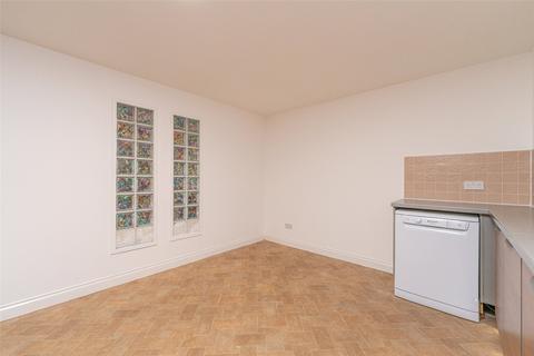 25/23 Brunswick Road, Edinburgh, EH7 5GY