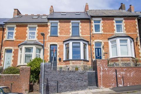 3 bedroom terraced house for sale, Plassey Street, Penarth