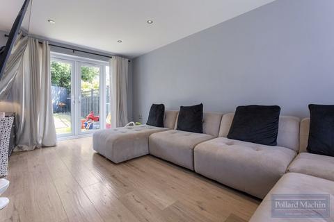84 Elizabeth Crescent, East Grinstead, RH19 3JQ