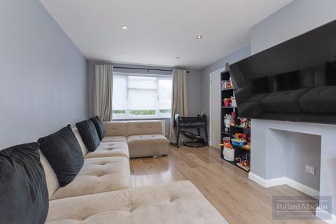 84 Elizabeth Crescent, East Grinstead, RH19 3JQ