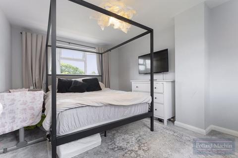 84 Elizabeth Crescent, East Grinstead, RH19 3JQ