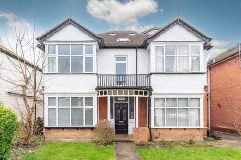 21d Devonshire Road, Pinner, HA5 4LY