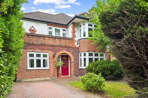 15 Southmont Road, Esher, KT10 9BG