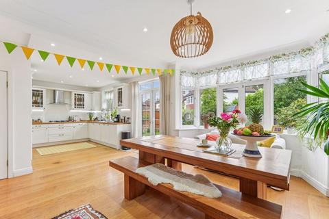 15 Southmont Road, Esher, KT10 9BG