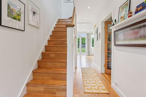 15 Southmont Road, Esher, KT10 9BG