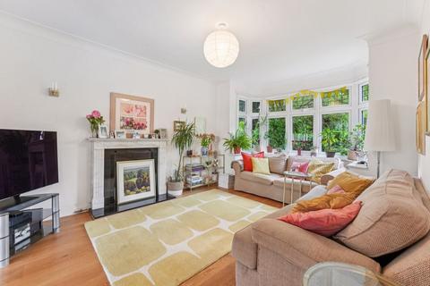15 Southmont Road, Esher, KT10 9BG