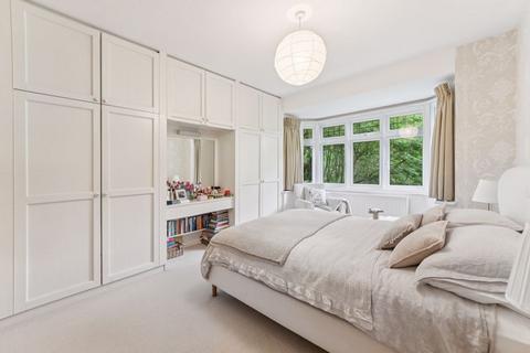 15 Southmont Road, Esher, KT10 9BG