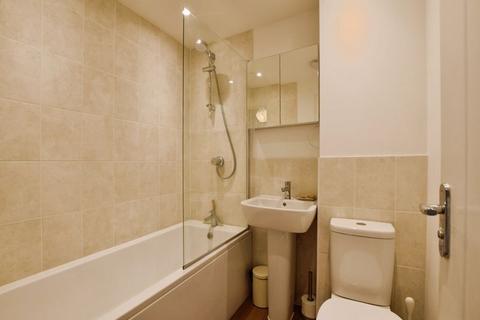 46 Adlam Way, Salisbury, SP2 9FW