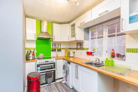 2 bedroom terraced house to rent, Aylesbury HP21
