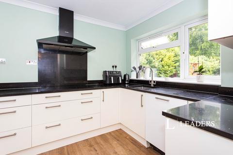 4 bedroom detached house to rent, St Mary's Road, CB22