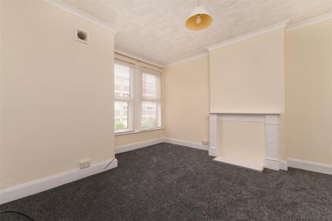 2 bedroom apartment to rent, Goldsmith Road, Leyton