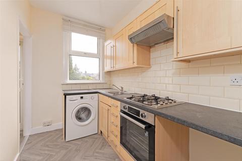 2 bedroom apartment to rent, Goldsmith Road, Leyton
