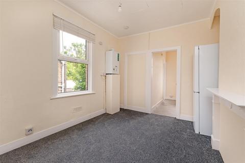 2 bedroom apartment to rent, Goldsmith Road, Leyton