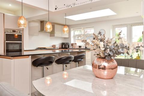 2 Chancton Close, Worthing, BN11 5JS