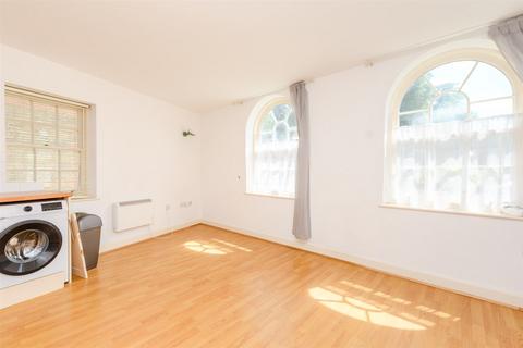 1 bedroom ground floor flat for sale, New Road, Rochester, Kent