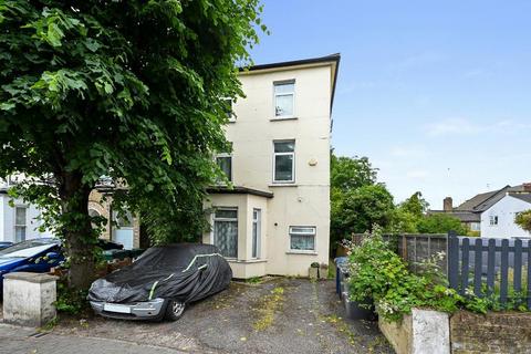 3 bedroom flat for sale, London NW2