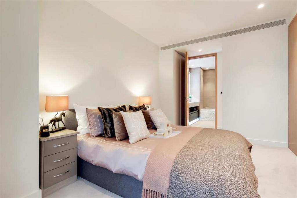 E24926897ea0afa15857aac59fe9d047 full.jpg