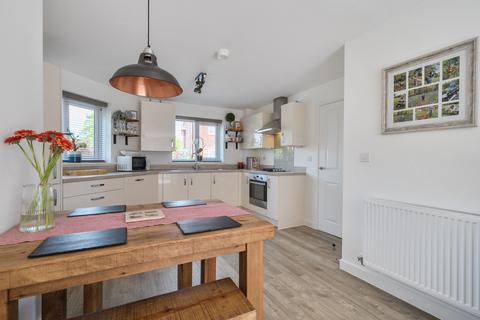2 bedroom maisonette for sale, Cobham Drive, Reading RG7