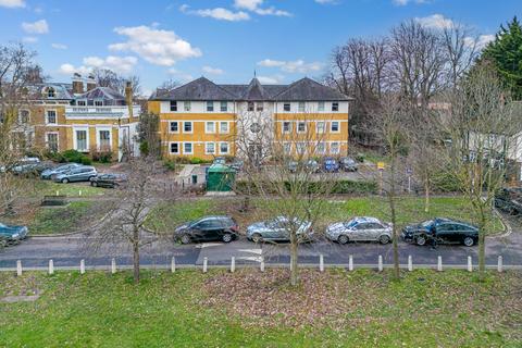 Flat 3, 1b Cricket Green, Mitcham, CR4 4LB