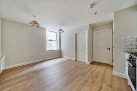 Flat 3, 1b Cricket Green, Mitcham, CR4 4LB
