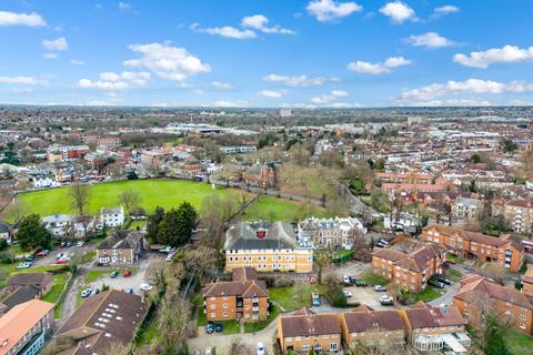 Flat 3, 1b Cricket Green, Mitcham, CR4 4LB
