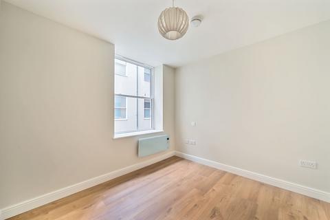 Flat 3, 1b Cricket Green, Mitcham, CR4 4LB