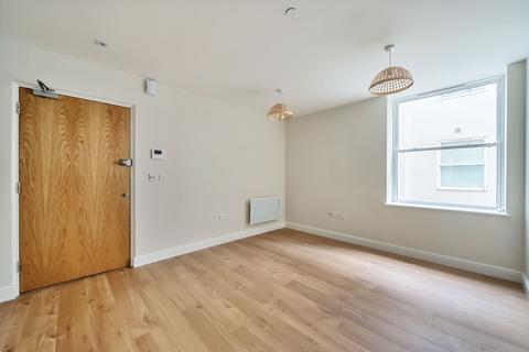 Flat 3, 1b Cricket Green, Mitcham, CR4 4LB