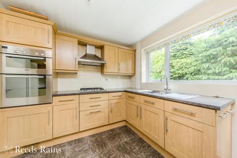 4 bedroom end of terrace house for sale, Rugby Drive, Macclesfield SK10
