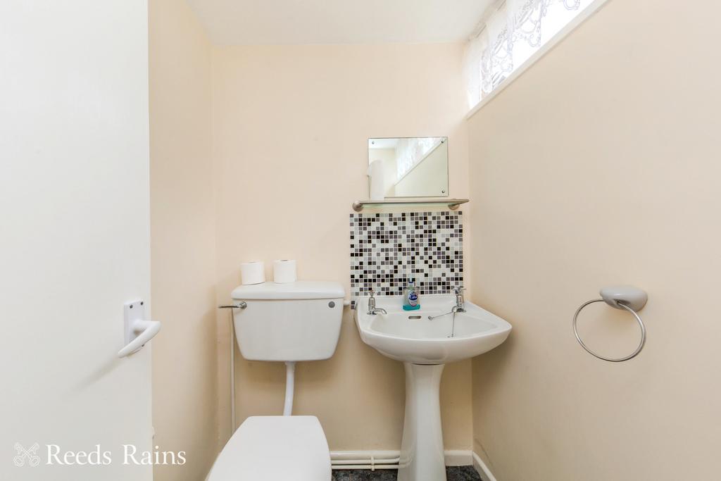 Cloakroom/ Wc