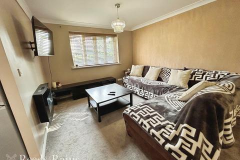 2 bedroom apartment for sale, Lingwell Park, Cheshire WA8