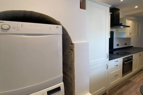 3 bedroom terraced house to rent, Spring Lane, Worcester WR5