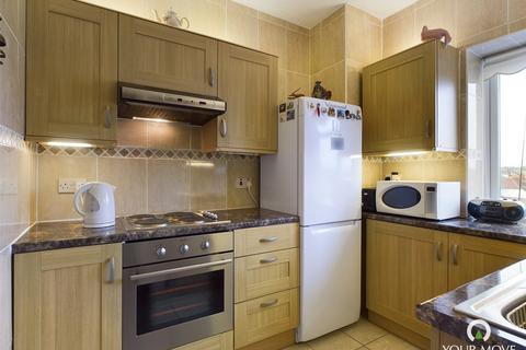 1 bedroom flat for sale, Northumberland Avenue, Kent CT9