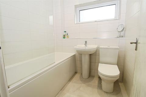 3 bedroom terraced house for sale, Petworth Gardens, Hampshire SO16