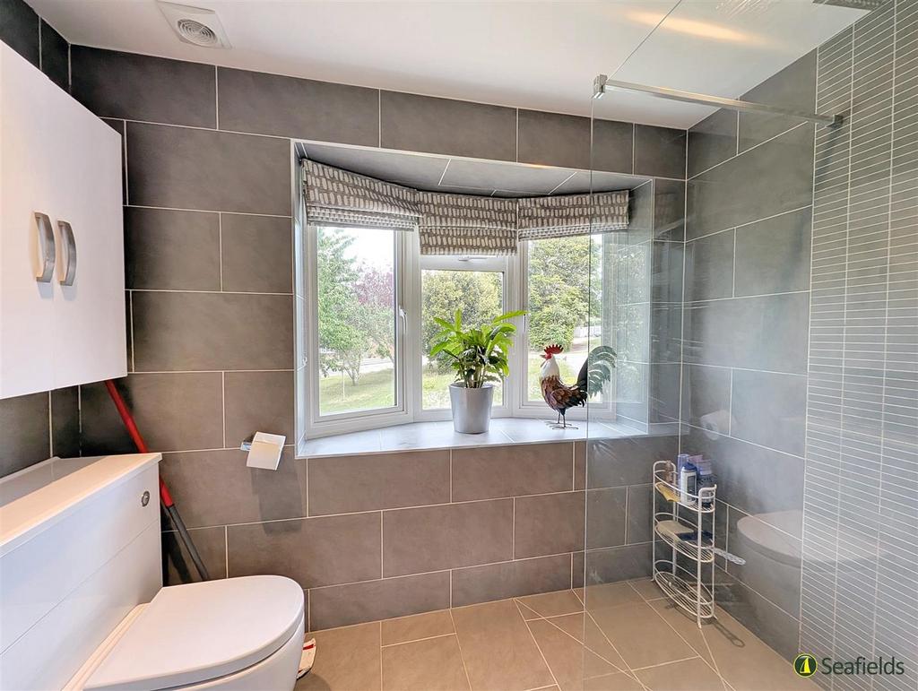 En suite Shower