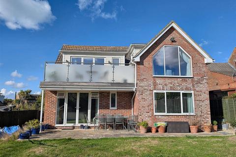 3 bedroom detached house for sale, Seaview, PO34 5AS