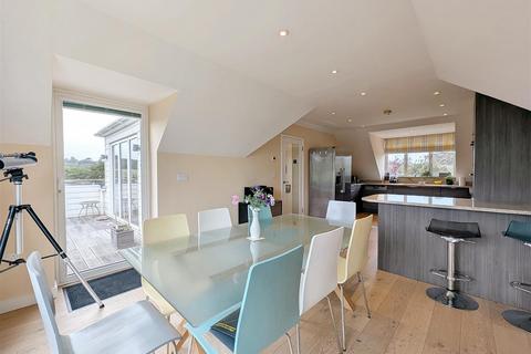 3 bedroom detached house for sale, Seaview, PO34 5AS