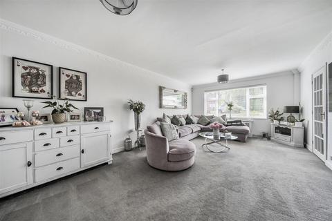 6 Warwick Close, Bushey Heath, Bushey, WD23 1PR