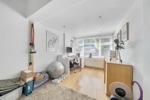 6 Warwick Close, Bushey Heath, Bushey, WD23 1PR
