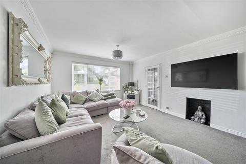 6 Warwick Close, Bushey Heath, Bushey, WD23 1PR