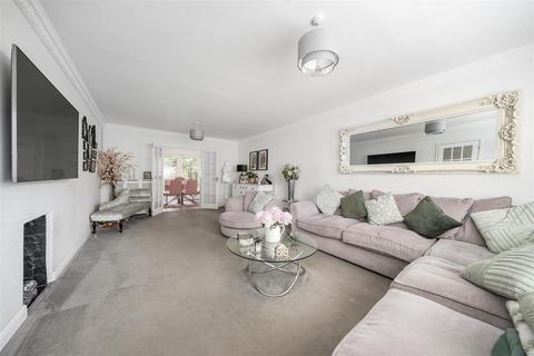 6 Warwick Close, Bushey Heath, Bushey, WD23 1PR