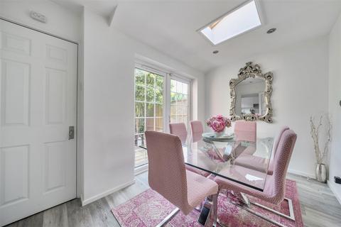 6 Warwick Close, Bushey Heath, Bushey, WD23 1PR