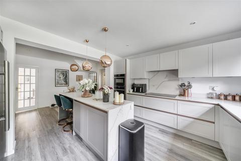 6 Warwick Close, Bushey Heath, Bushey, WD23 1PR