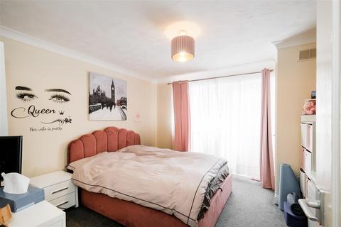1 bedroom ground floor flat for sale, Cart Lane, North Chingford