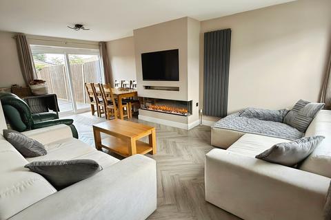 3 bedroom semi-detached house for sale, Briar Meads, Oadby, LE2
