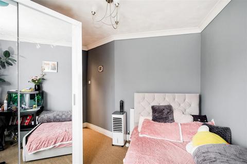 1 bedroom flat for sale, Cart Lane, North Chingford
