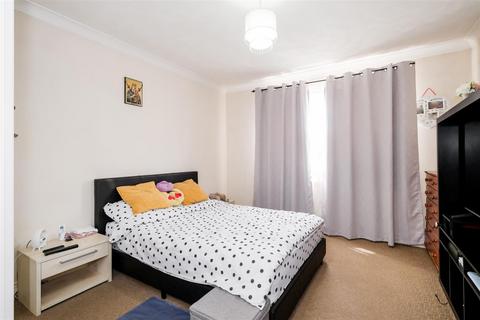 1 bedroom flat for sale, Cart Lane, North Chingford