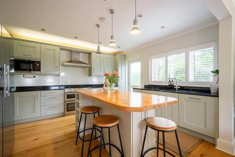 14 Manor Way, Failand, Bristol, BS8 3UY