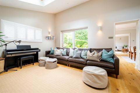 14 Manor Way, Failand, Bristol, BS8 3UY